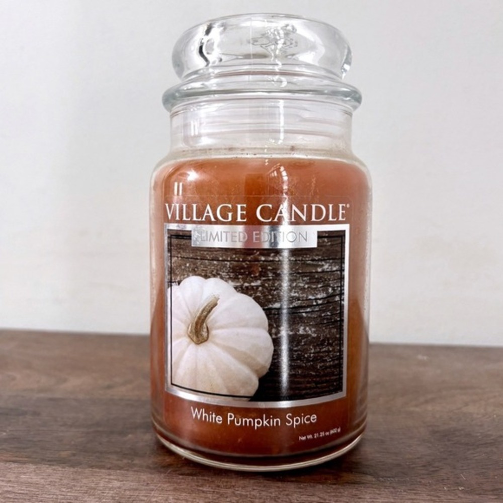 Village Candle White Pumpkin Pie Spice Limited Edition Large 26Oz Jar 2 Wick NEW